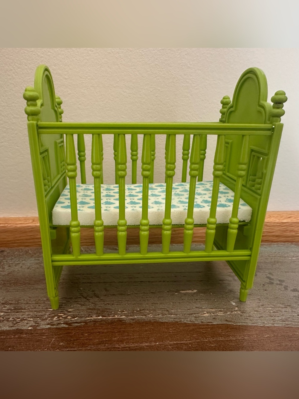 1973 Kenner General Mills doll crib & mattress green plastic working side rail